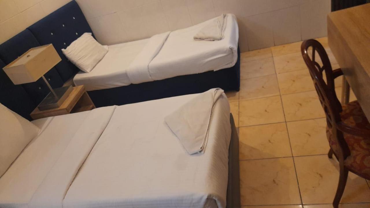 Trans World Hotel Dubai Bagian luar foto