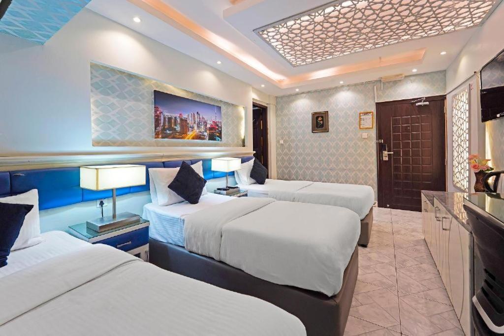 Trans World Hotel Dubai Bagian luar foto