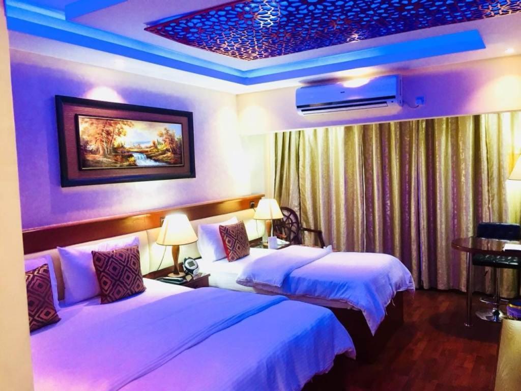 Trans World Hotel Dubai Bagian luar foto